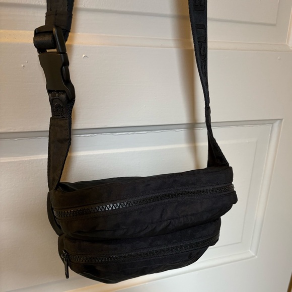 BAGGU Black Fannypack Bag with Dual Zip Pockets - Picture 5 of 14